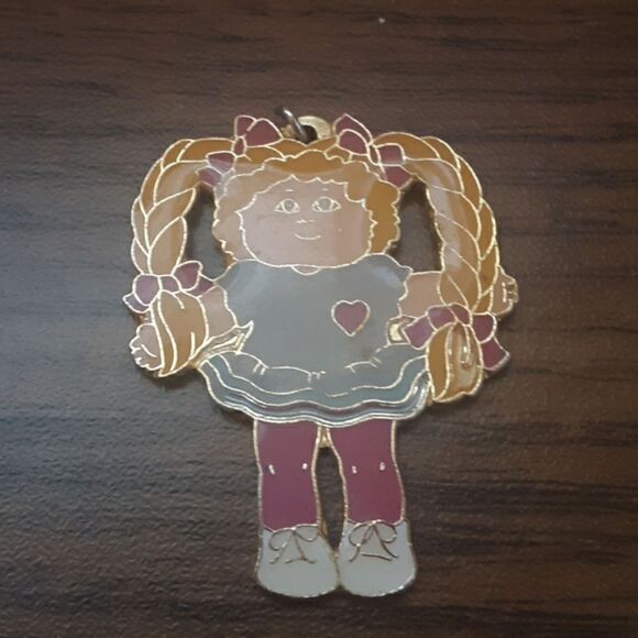 1983 VINTAGE CABBAGE PATCH KIDS CHARM - Picture 1 of 2